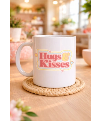 Model 30 – Hugs & Kisses Tasarımlı Porselen Kupa - Sevdiklerine Sıcacık Bir Mesaj
