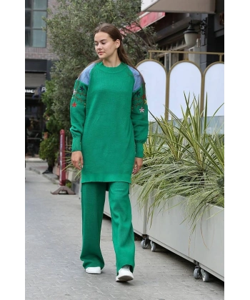 Omuz detaylı kol nakışlı ikili alt üst triko takım yeşil