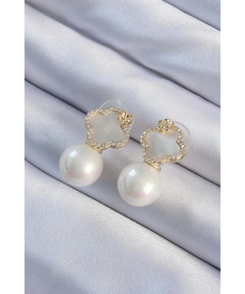 Pirinç Altın Renk Zirkon Taşlı Minimal Çiçek Tasarımlı Kadın Küpe