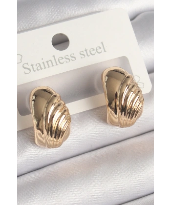 Pirinç Gold Renk İşleme Detaylı Yarım Halka Model Kadın Küpe