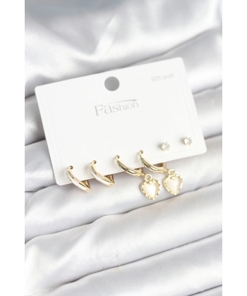 Pirinç Gold Renk Kalp Detaylı 925 Ayar Gümüş Çivili Kadın Küpe Seti