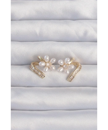 Pirinç Gold Renk Zirkon Taşlı Kıvrımlı İnci Çiçek Küpe