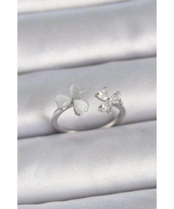 Pirinç Gümüş Renk Ayarlanabilir Zirkon Taşlı Beyaz Mineli Kalp Model Kadın Yüzük