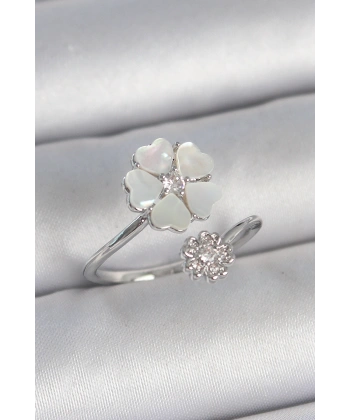 Pirinç Gümüş Renk Beyaz Mineli Çiçek Model Zirkon Taş Detay Kadın Yüzük