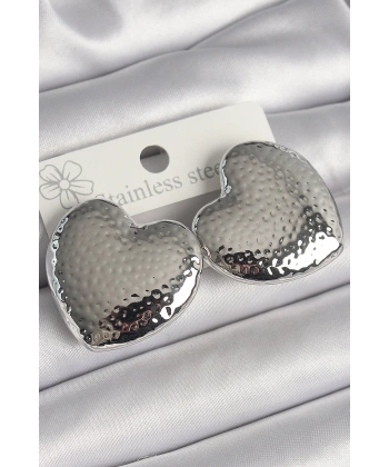 Pirinç Gümüş Renk İşleme Detaylı Kalp Model Kadın Küpe