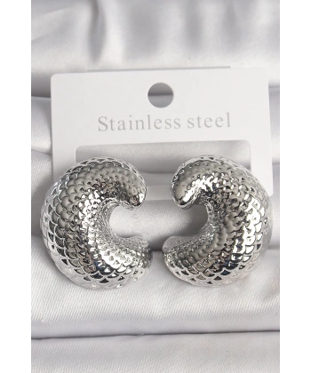 Pirinç Gümüş Renk Yılan Sırtı İşlemeli Yarım Halka Model Kadın Küpe