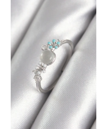 Pirinç Gümüş Renk Zirkon Taş Detaylı Beyaz Sedefli Çiçek Model Kadın Yüzük