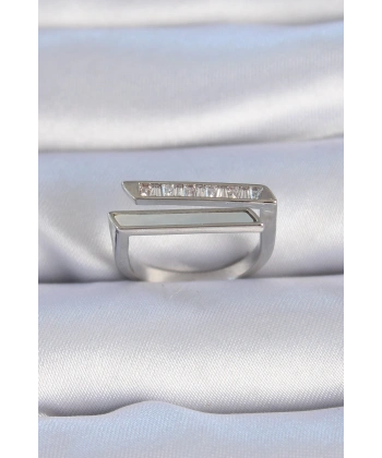 Pirinç Gümüş Renk Zirkon Taşlı Beyaz Sedef Detay Kadın Yüzük