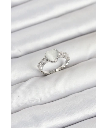 Pirinç Gümüş Renk Zirkon Taşlı Kalpli Kadın Yüzük