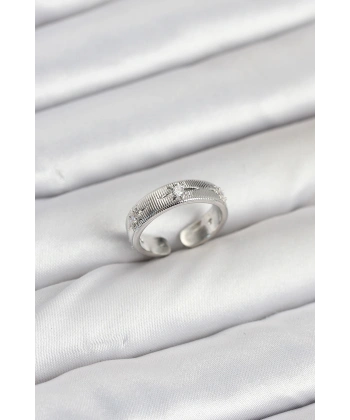 Pirinç Gümüş Renk Zirkon Taşlı Kutup Yıldızı Model Kadın Yüzük