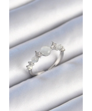 Pirinç Gümüş Renk Zirkon Taşlı Yıldız Detay Beyaz Mineli Kadın Yüzük