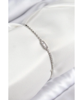 Pirinç Zirkon Taşlı Dikdörtgen Model Ezme Zincir Gümüş Renk Kadın Bileklik