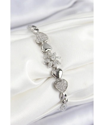 Pirinç Zirkon Taşlı Kalp Detaylı Çiçek Model Gümüş Renk Kadın Bileklik