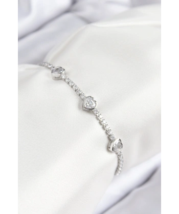 Pirinç Zirkon Taşlı Sıralı Kalp Model Gümüş Renk Asansörlü Kadın Bileklik