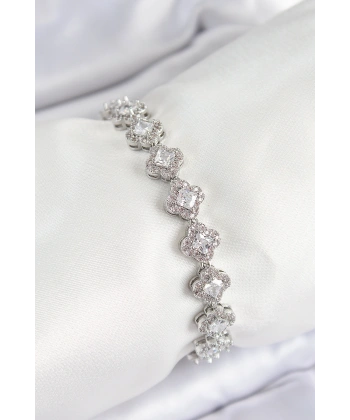 Pirinç Zirkon Taşlı Yonca Baget Model Gümüş Renk VIP Seri Kadın Bileklik