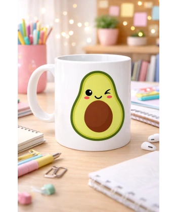 Sevimli Avokado Tasarımlı Porselen Kupa MODEL 120 – Göz Kırpan Avokado Figürlü Kahve & Çay Kupası
