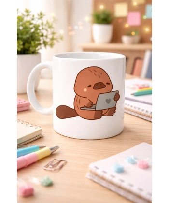 Sevimli Ornitorenk Tasarımlı Porselen Kupa MODEL 116 – Laptoplu Tatlı Hayvan Figürlü Kahve Kupası , Ofis & Ev Kullanımı