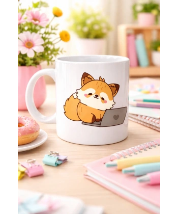 Sevimli Tilki Tasarımlı Porselen Kupa MODEL 115 – Laptoplu Tatlı Tilki Figürlü Ofis & Ev Kullanımı İçin Kahve Kupası