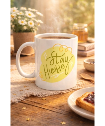 Stay Humble Porselen Kupa MODEL 129 – Minimal Motivasyon Kupası, Şık Tasarım, Günlük Kahve & Çay Kupası