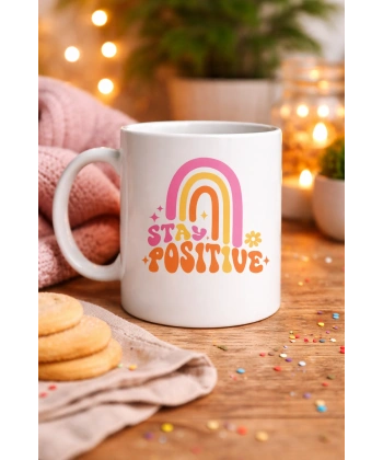 Stay Positive Tasarımlı Porselen Kupa MODEL 144 – Renkli Gökkuşağı Desenli, Motivasyon Veren Kahve & Çay Kupası – Hediyelik Kupa
