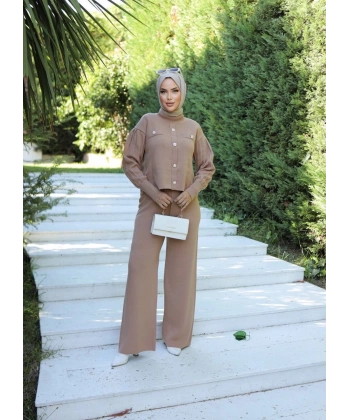 Taş düğmeli ikili triko takım vizon