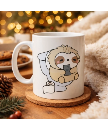 Tembel Hayvan Tasarımlı Porselen Kupa MODEL 108 – Telefonla Takılan Sevimli Sloth Desenli Eğlenceli Kahve Kupası  Hediye Fikri