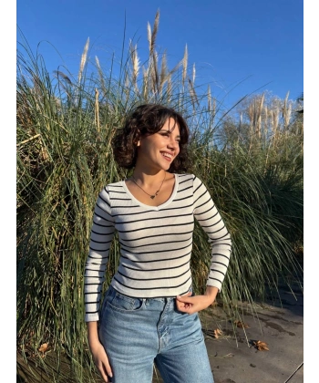 V yaka çizgili bluz beyaz A3699