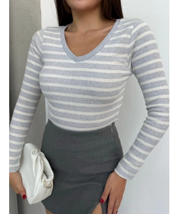 V yaka çizgili bluz gri A3699