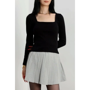 Çerçeve yaka kaşkorse bluz siyah