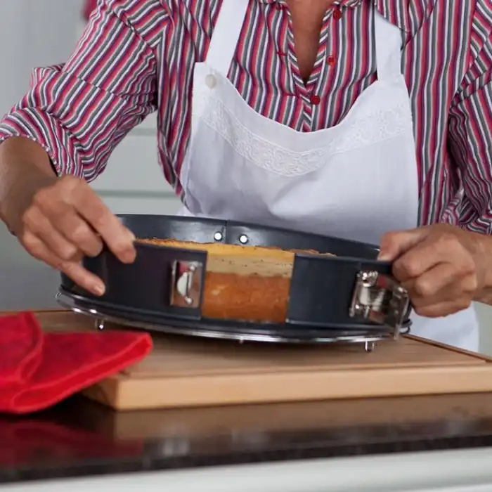 Classic Kelepçeli Kek Kalıbı 26 cm.