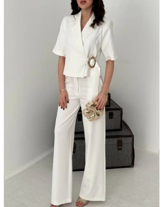 Kadın Toka Detaylı Beyaz Ceket Pantolon Takımı