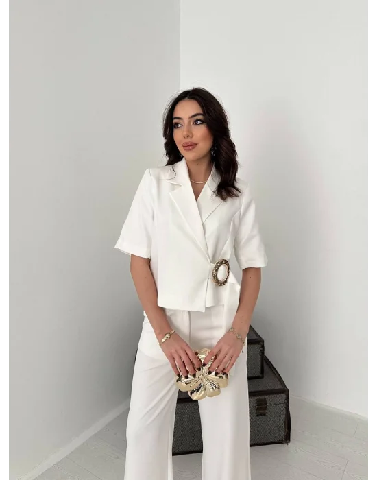 Kadın Toka Detaylı Beyaz Ceket Pantolon Takımı