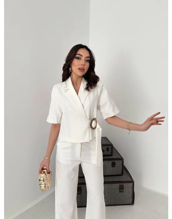 Kadın Toka Detaylı Beyaz Ceket Pantolon Takımı