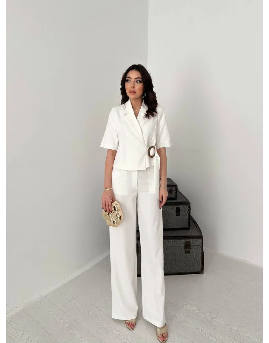Kadın Toka Detaylı Beyaz Ceket Pantolon Takımı