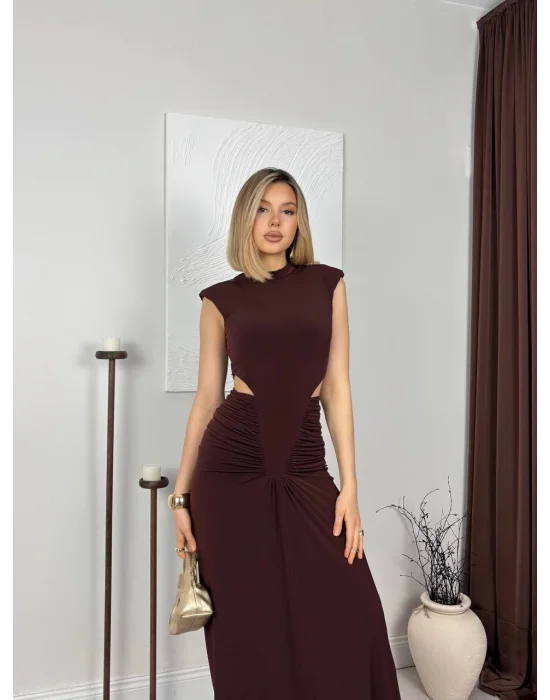 Kadın Vurgulu Omuz Detaylı Bel Dekolteli Büzgülü Kahverengi Maxi Gece Elbisesi