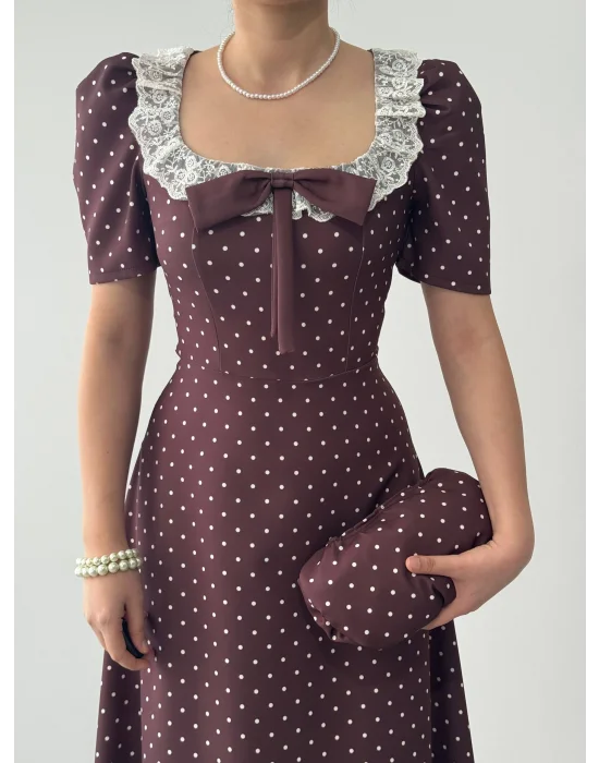 Kadın Puantiyeli Atlas Kumaş Dantel Yakalı Retro Kahve Uzun Elbise