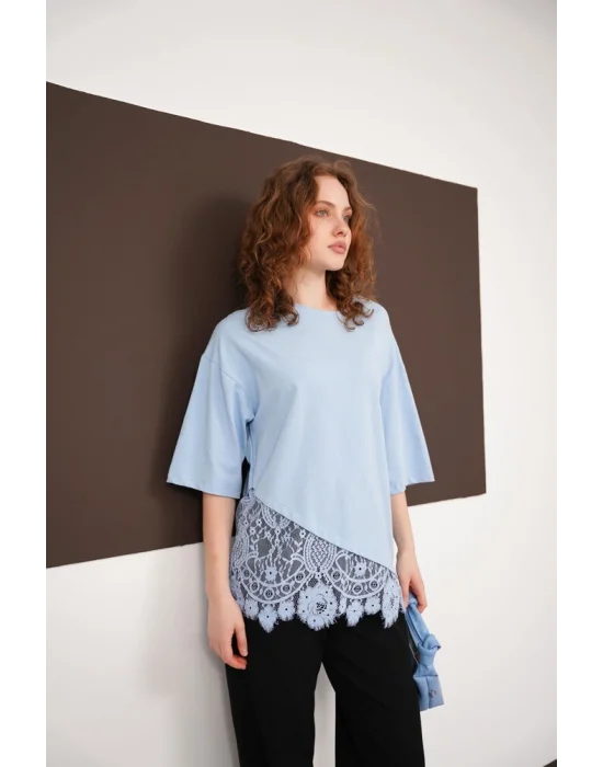 Kadın Dantel Detaylı Bebe Mavi Asimetrik Tişört