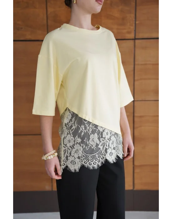 Kadın Dantel Detaylı Sarı Asimetrik Tişört