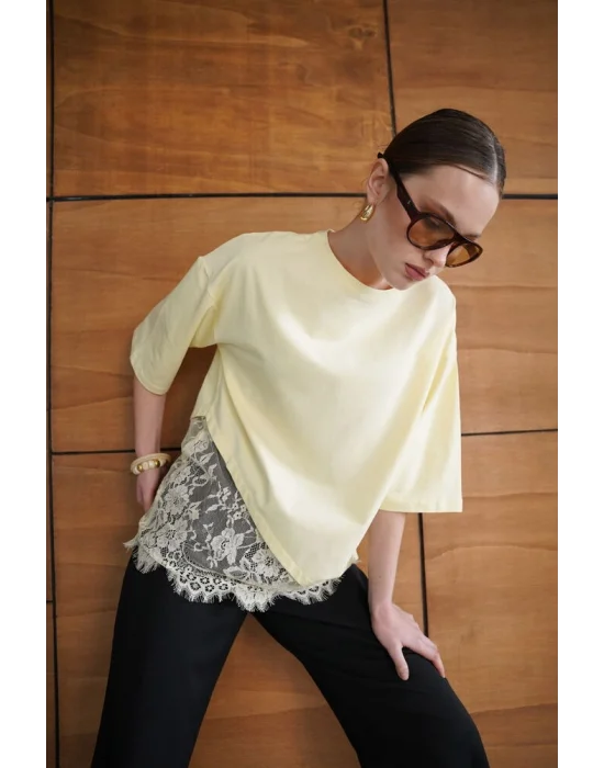 Kadın Dantel Detaylı Sarı Asimetrik Tişört