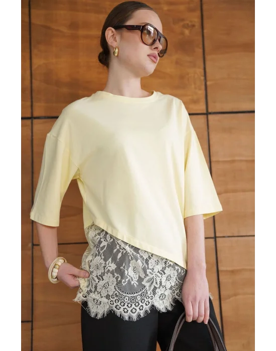 Kadın Dantel Detaylı Sarı Asimetrik Tişört