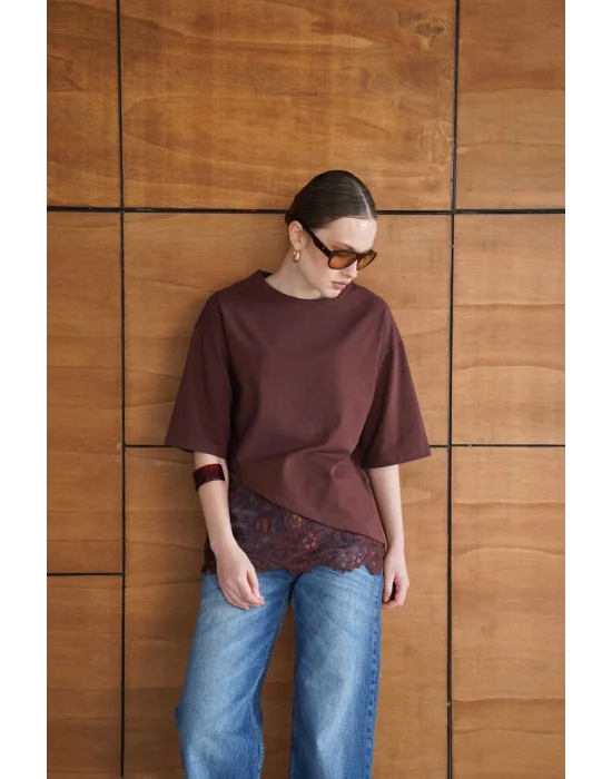 Kadın Dantel Detaylı Kahverengi Asimetrik Tişört