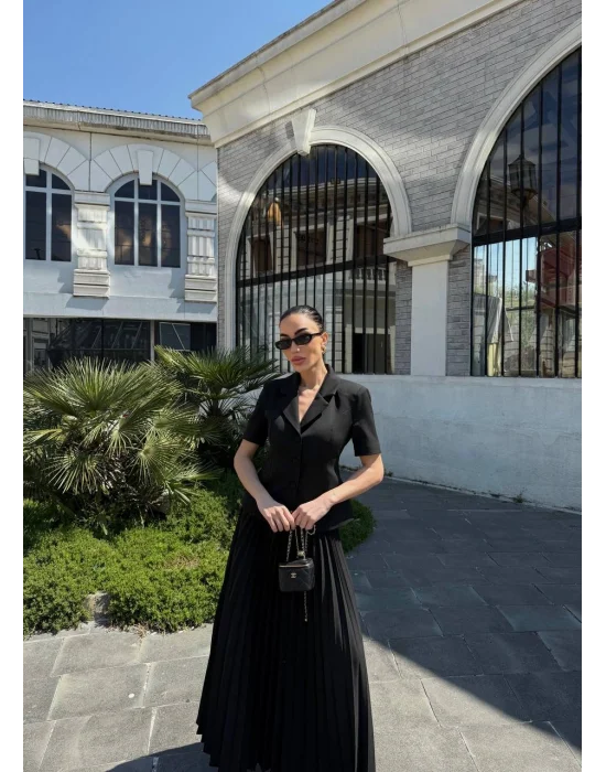 Kadın Siyah Piliseli Etekli Blazer Takım