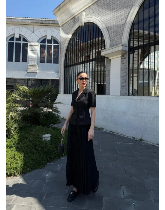 Kadın Siyah Piliseli Etekli Blazer Takım