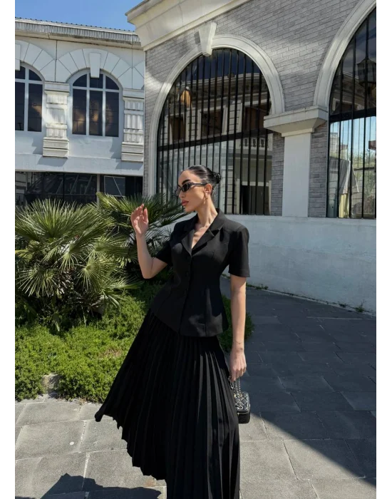 Kadın Siyah Piliseli Etekli Blazer Takım