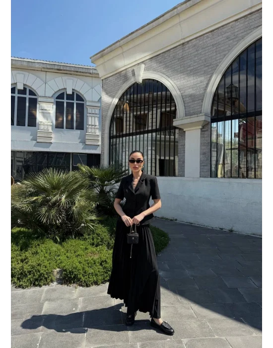 Kadın Siyah Piliseli Etekli Blazer Takım