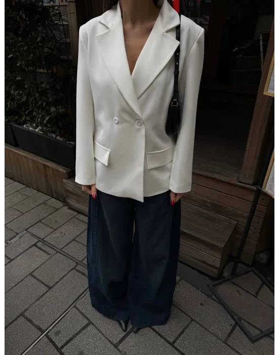 Kadın Sırtı Kuşgözü Bağlama Detaylı Beyaz Blazer Ceket