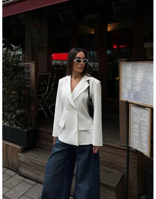 Kadın Sırtı Kuşgözü Bağlama Detaylı Beyaz Blazer Ceket