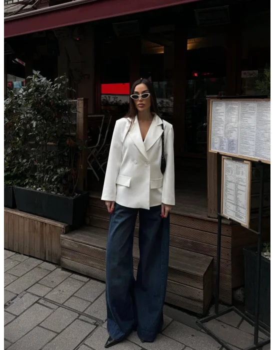 Kadın Sırtı Kuşgözü Bağlama Detaylı Beyaz Blazer Ceket