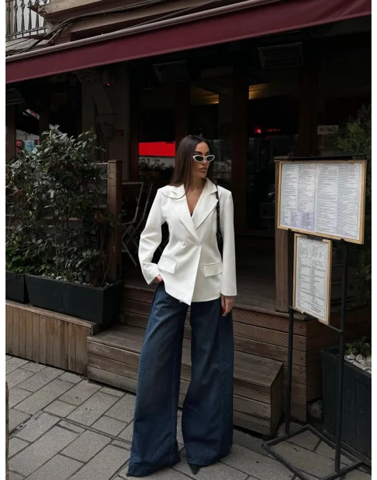 Kadın Sırtı Kuşgözü Bağlama Detaylı Beyaz Blazer Ceket