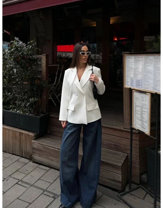 Kadın Sırtı Kuşgözü Bağlama Detaylı Beyaz Blazer Ceket